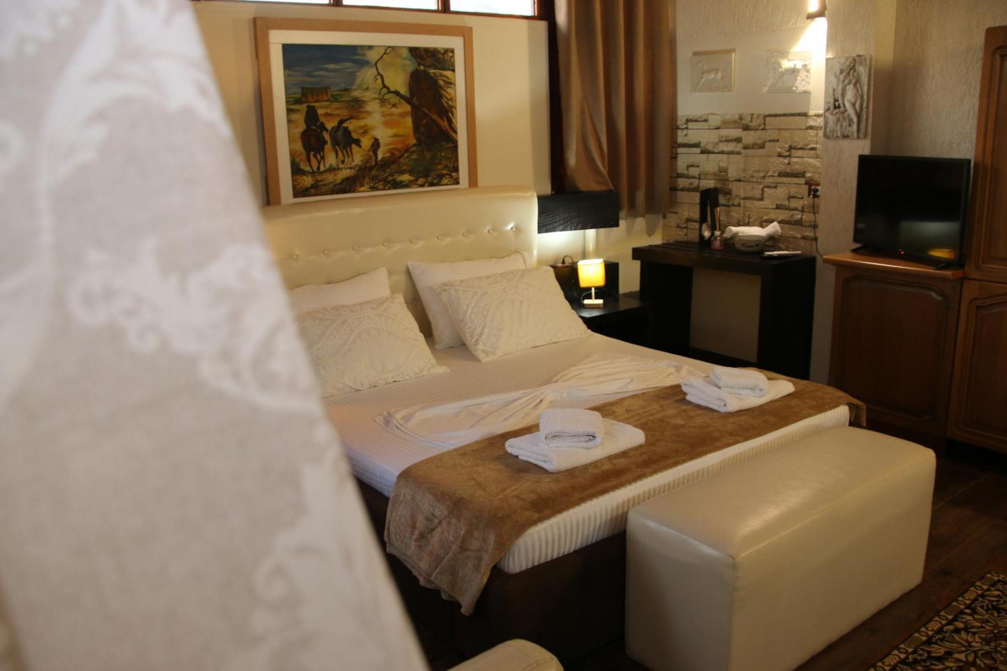 2 Kitarat Bb Bed & Breakfast Vlore Exterior photo
