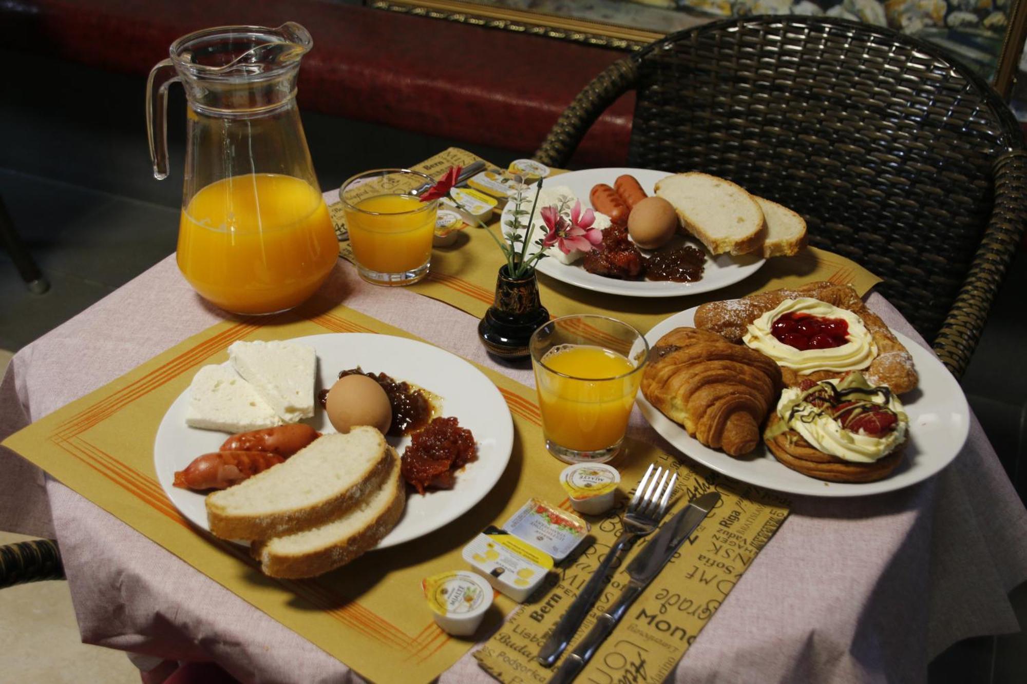2 Kitarat Bb Bed & Breakfast Vlore Exterior photo